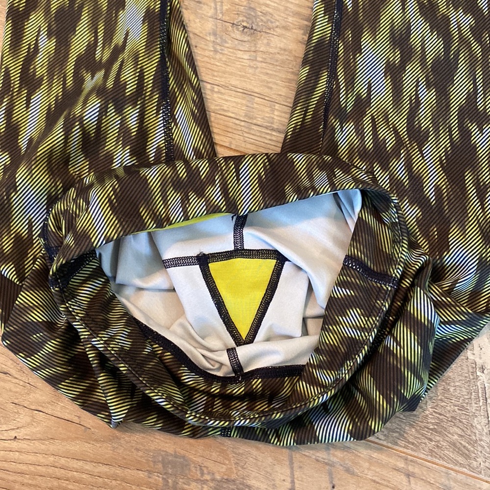 Lululemon Lusche Telemark Almost Pear Inkwell Green Print Leggings., size 2 - Picture 7 of 11